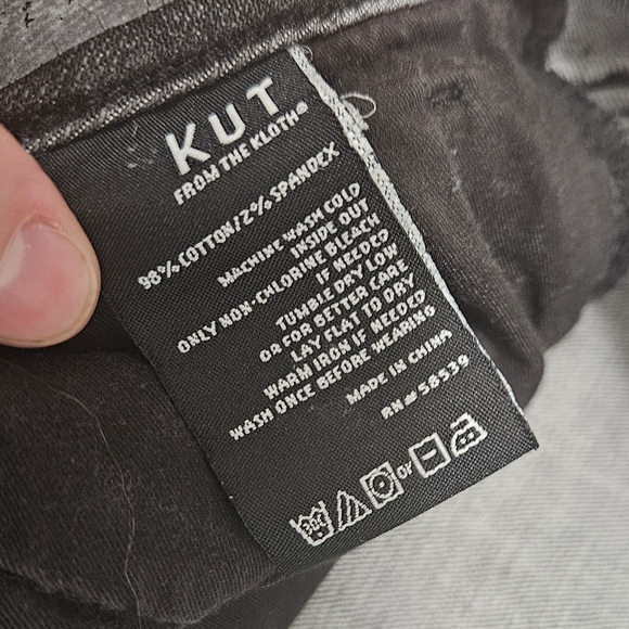 Kut From The Kloth Plus Size Distressed Straight Leg Jeans! - Picture 4 of 7